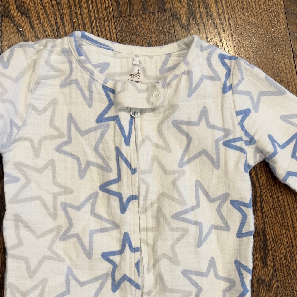 Aden & Anais Cotton blend onesie. 9 month. White w Blur and grey stars